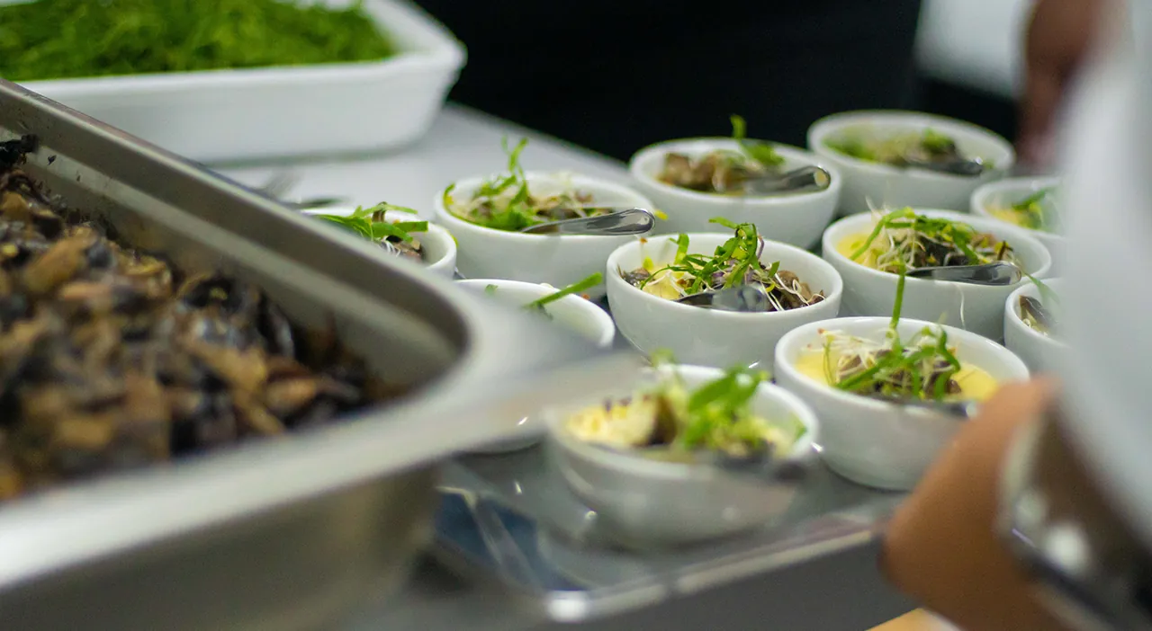 Buffet e bar para eventos corporativos — serviço próprio da CasaRN360