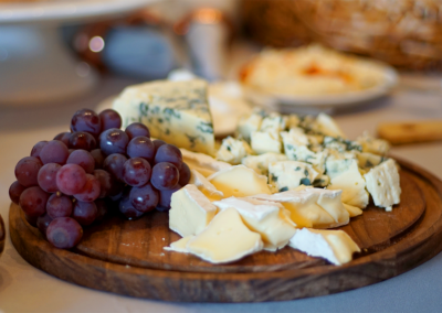 prato com queijo e uva